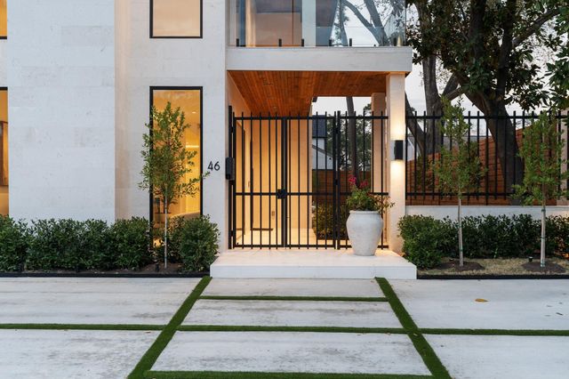 46 W Broad Oaks Dr, Houston, TX 77056