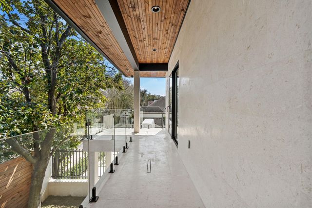 46 W Broad Oaks Dr, Houston, TX 77056