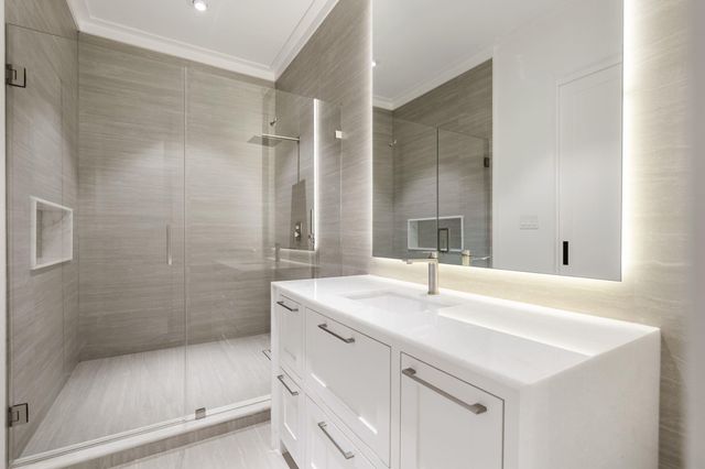 46 W Broad Oaks Dr, Houston, TX 77056