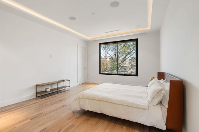 46 W Broad Oaks Dr, Houston, TX 77056