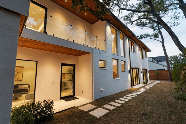 46 W Broad Oaks Dr, Houston, TX 77056