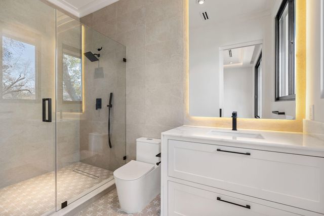 46 W Broad Oaks Dr, Houston, TX 77056