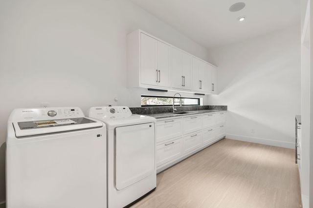 46 W Broad Oaks Dr, Houston, TX 77056