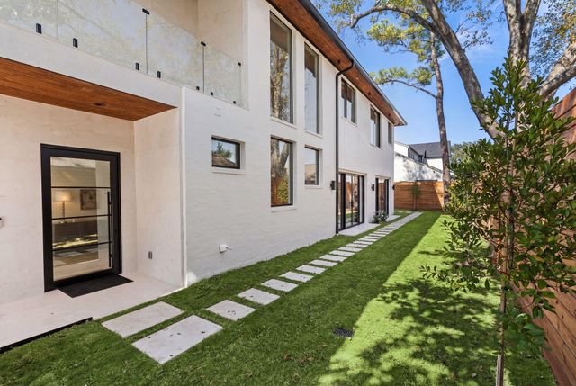 46 W Broad Oaks Dr, Houston, TX 77056