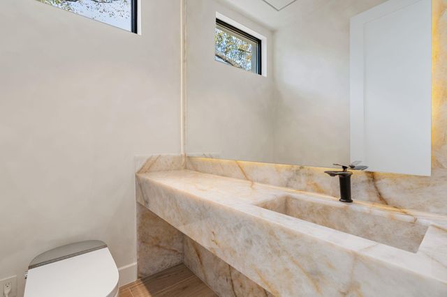 46 W Broad Oaks Dr, Houston, TX 77056