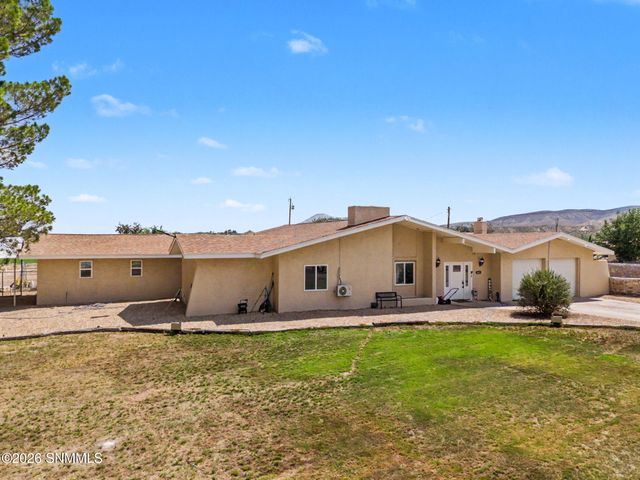 3625 Paradise Lane, Las Cruces, NM 88007