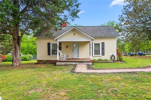 206 Village Avenue, Randleman, NC 27317