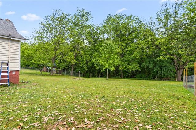 206 Village Avenue, Randleman, NC 27317