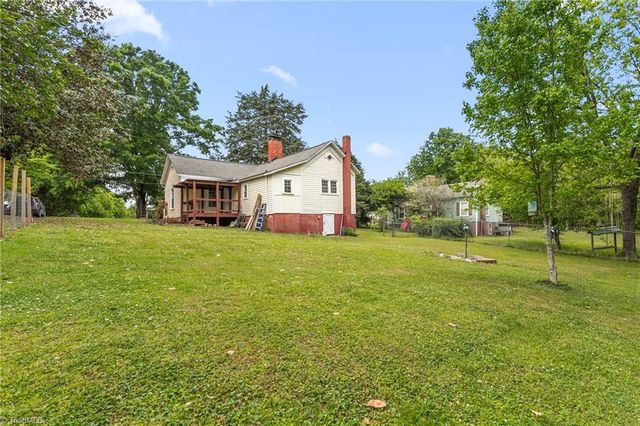 206 Village Avenue, Randleman, NC 27317