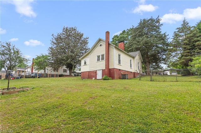 206 Village Avenue, Randleman, NC 27317