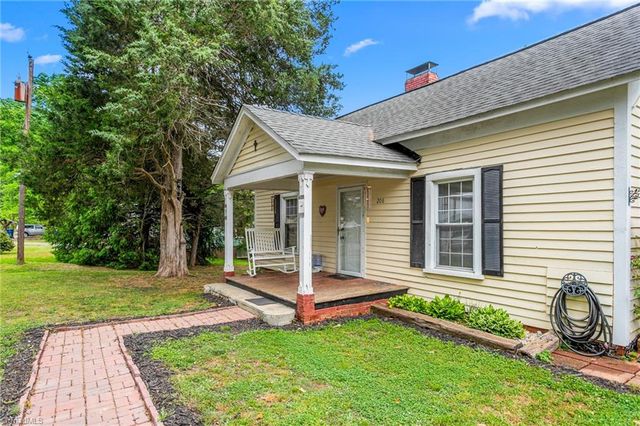 206 Village Avenue, Randleman, NC 27317