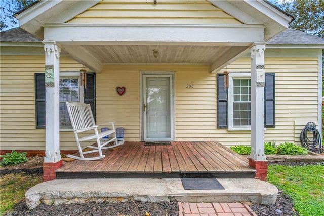 206 Village Avenue, Randleman, NC 27317
