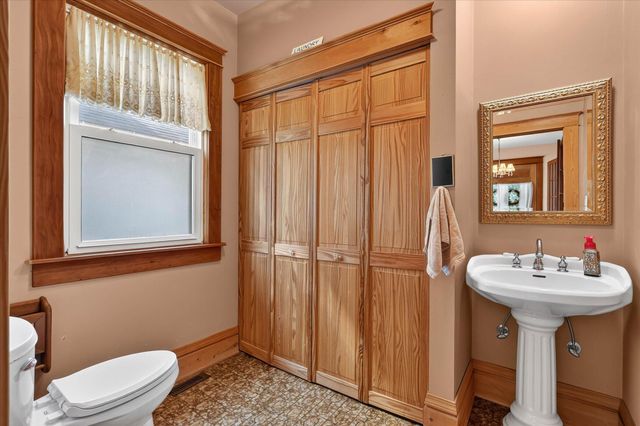 218 Exchange Street, Marshall, MI 49068