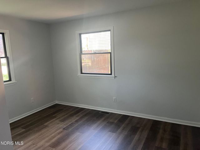 611 Greenfield Drive, Maumee, OH 43537