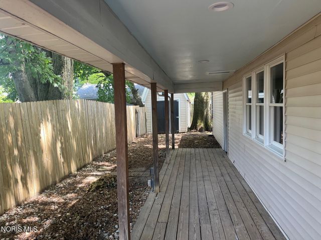 611 Greenfield Drive, Maumee, OH 43537