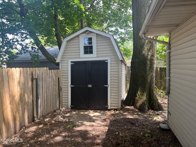 611 Greenfield Drive, Maumee, OH 43537