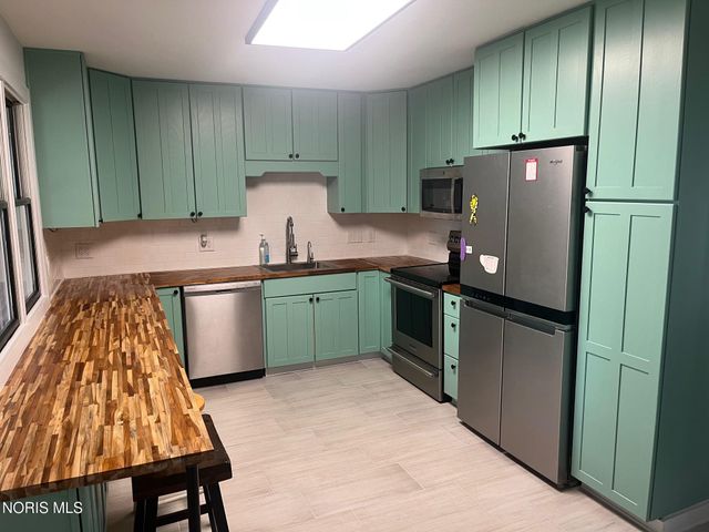 611 Greenfield Drive, Maumee, OH 43537