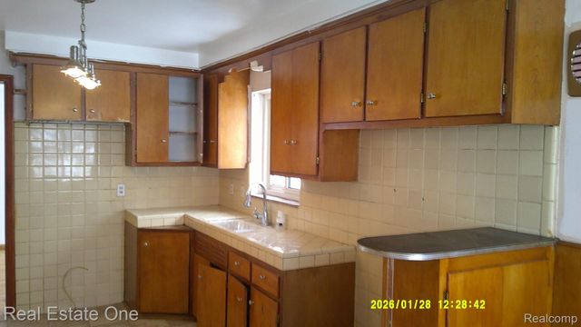 20435 Basil Street, Detroit, MI 48235
