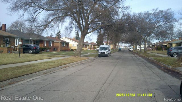 20435 Basil Street, Detroit, MI 48235