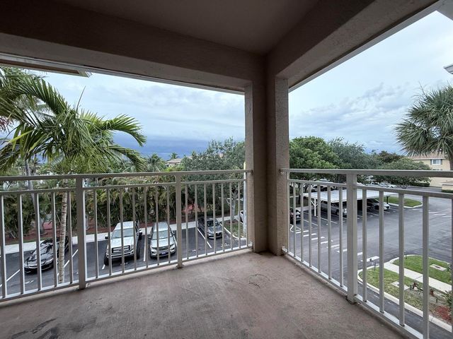 6378 Emerald Dunes Drive 301, West Palm Beach, FL 33411