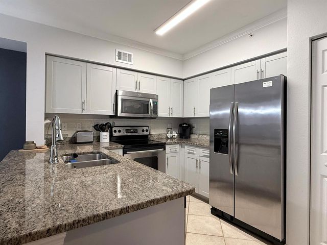 6378 Emerald Dunes Drive 301, West Palm Beach, FL 33411