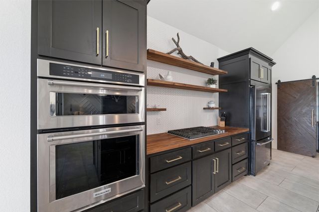 434 Sandstone Court, Sunset, TX 76270