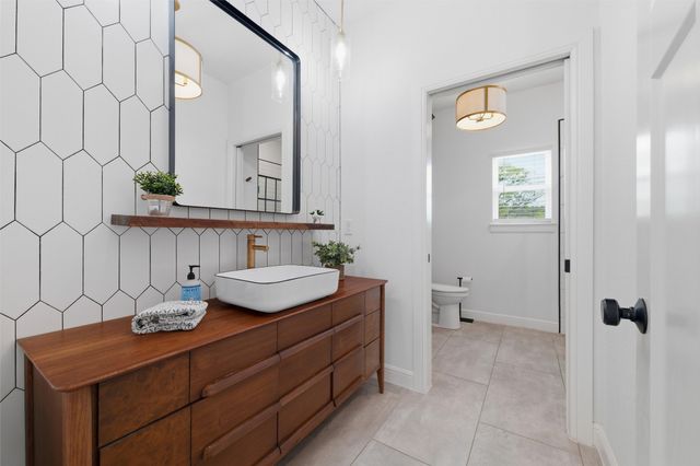 434 Sandstone Court, Sunset, TX 76270