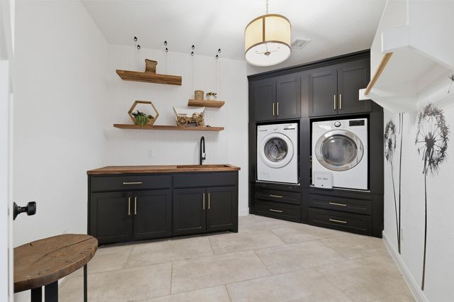 434 Sandstone Court, Sunset, TX 76270