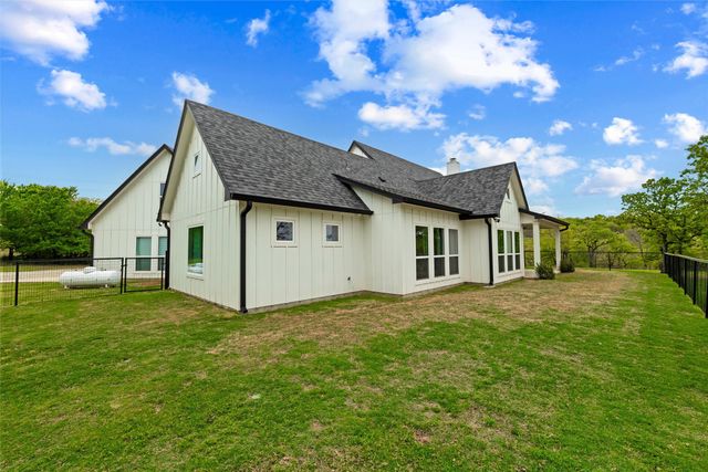 434 Sandstone Court, Sunset, TX 76270