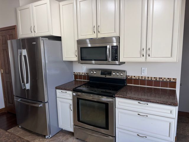 10 SW 24th St, Minot, ND 58701