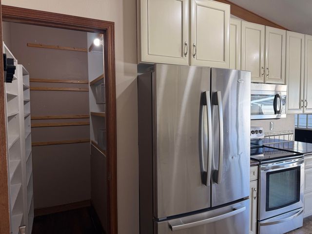 10 SW 24th St, Minot, ND 58701