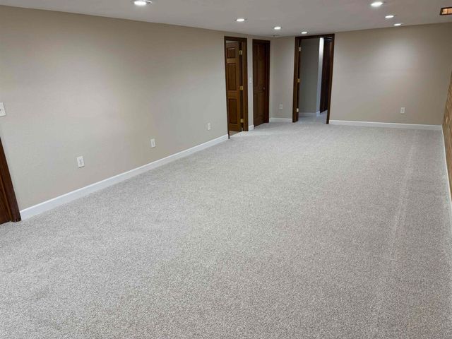 10 SW 24th St, Minot, ND 58701