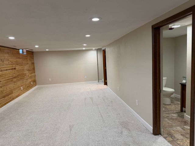 10 SW 24th St, Minot, ND 58701