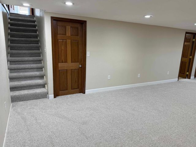 10 SW 24th St, Minot, ND 58701