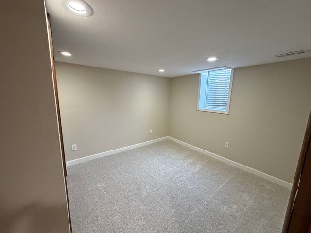 10 SW 24th St, Minot, ND 58701