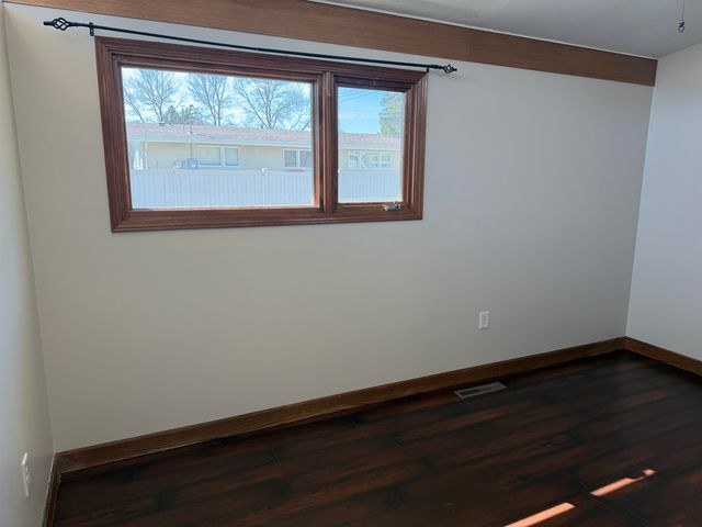 10 SW 24th St, Minot, ND 58701