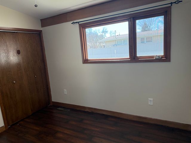 10 SW 24th St, Minot, ND 58701