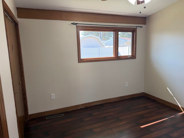 10 SW 24th St, Minot, ND 58701