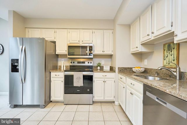 1453 BLUEMONT CT, Herndon, VA 20170