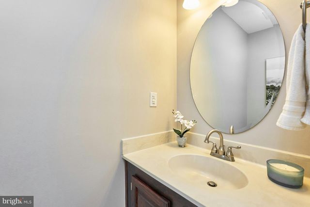 1453 BLUEMONT CT, Herndon, VA 20170