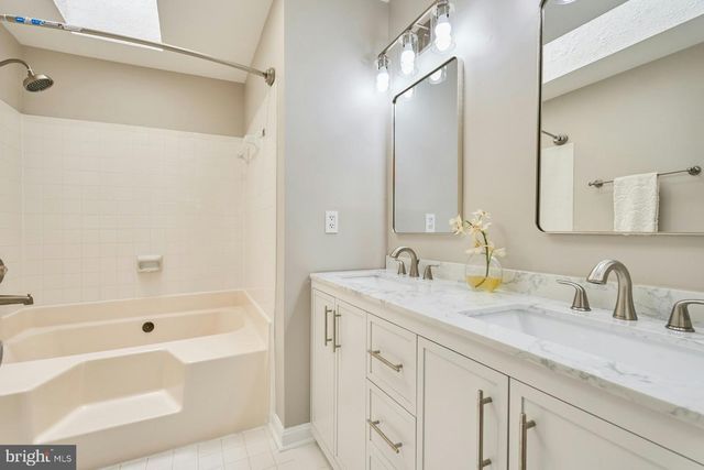 1453 BLUEMONT CT, Herndon, VA 20170
