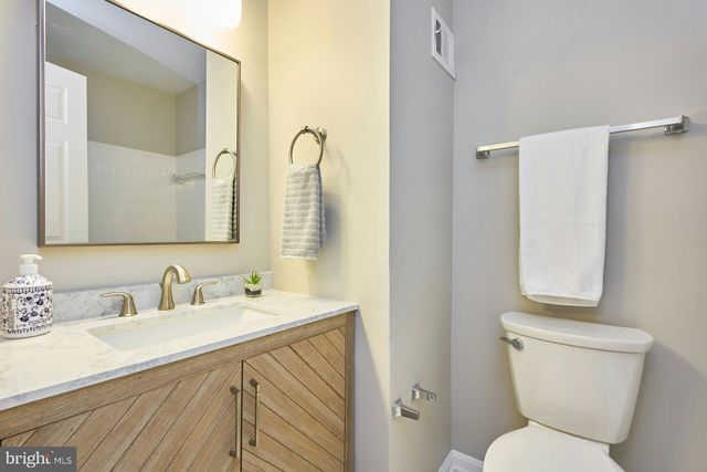 1453 BLUEMONT CT, Herndon, VA 20170