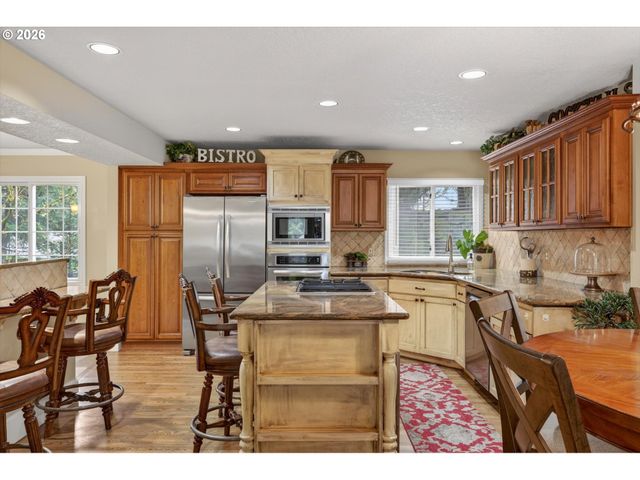 15200 LILY BAY Ct, Lake Oswego, OR 97034