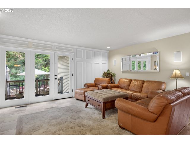 15200 LILY BAY Ct, Lake Oswego, OR 97034