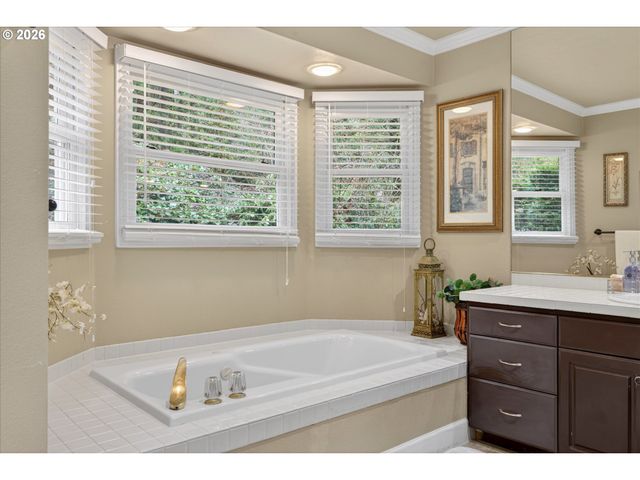 15200 LILY BAY Ct, Lake Oswego, OR 97034