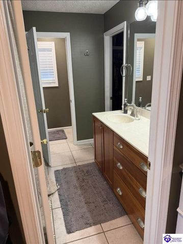 190 W Ridgeway Drive, Elizabethtown, KY 42701