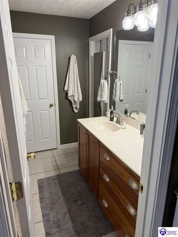 190 W Ridgeway Drive, Elizabethtown, KY 42701