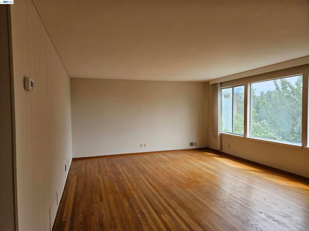 Image 2 of property listing at 18758 Crane Ave, Castro Valley, CA 94546