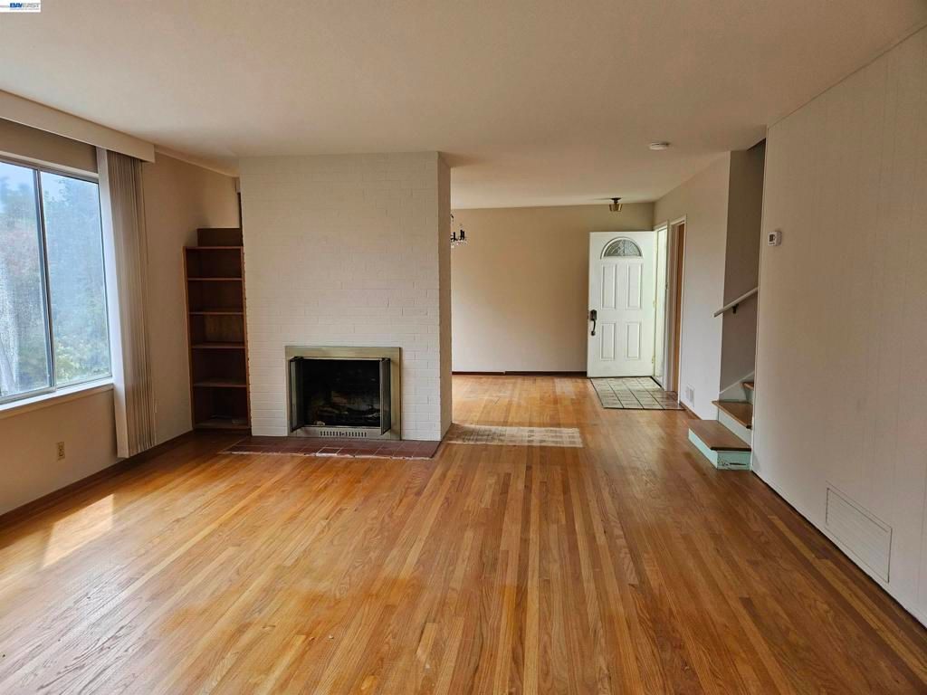 Image 3 of property listing at 18758 Crane Ave, Castro Valley, CA 94546