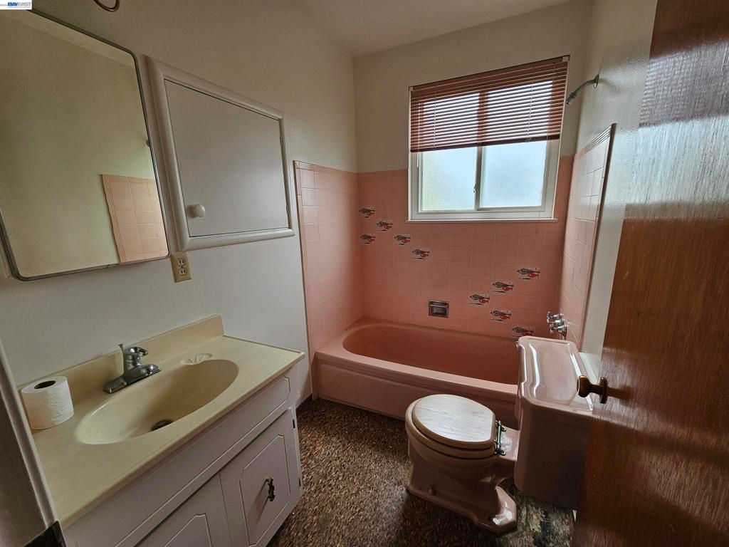 Image 5 of property listing at 18758 Crane Ave, Castro Valley, CA 94546